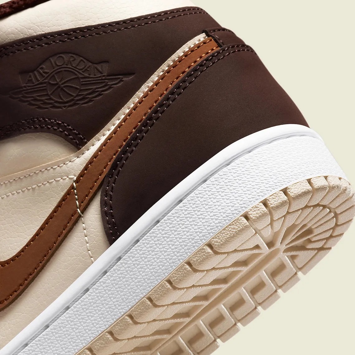 Air Jordan 1 Mid SE Brown Basalt Oatmeal