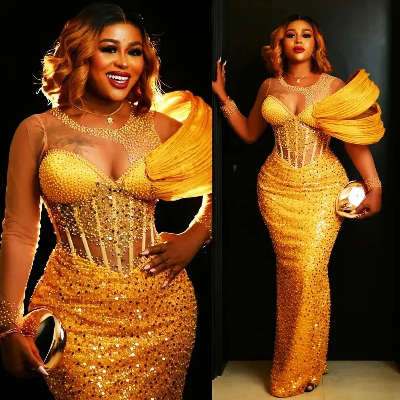 ASO EBI 2024 Robes De Bal En Or Pour Les Occasions Spéciales Illusion Du Cou Transparente À Manches Longues Perlées De La Dentel