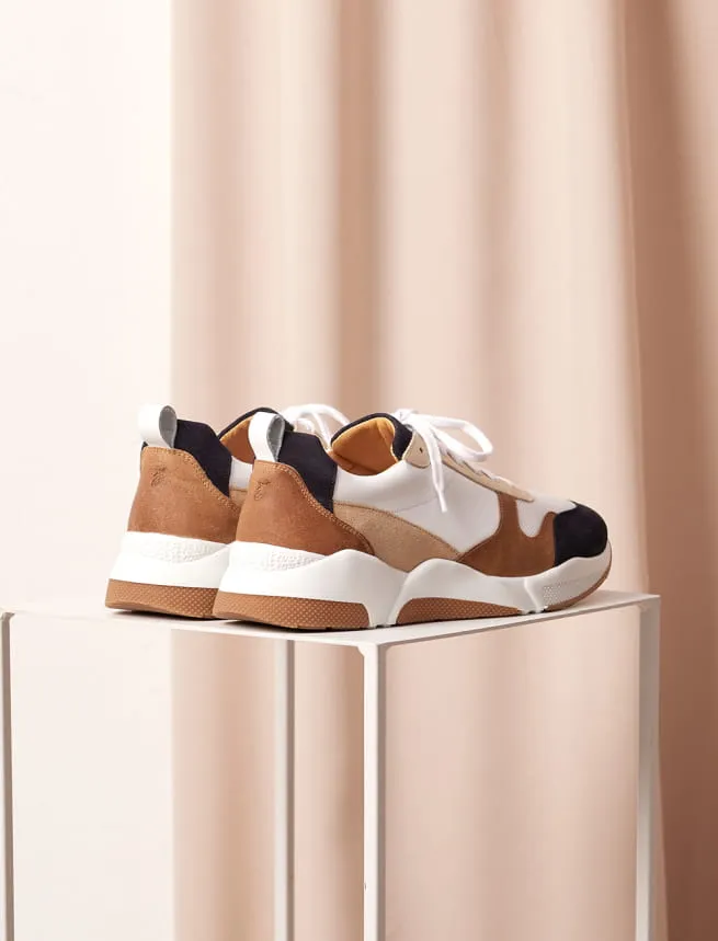 Baskets Running à lacets en cuir blanc et marron pour homme