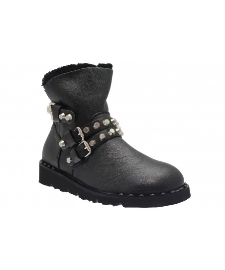 Bien au chaud & en tendance sur la Uggs cuir noir cloutée OSMOSE shoes