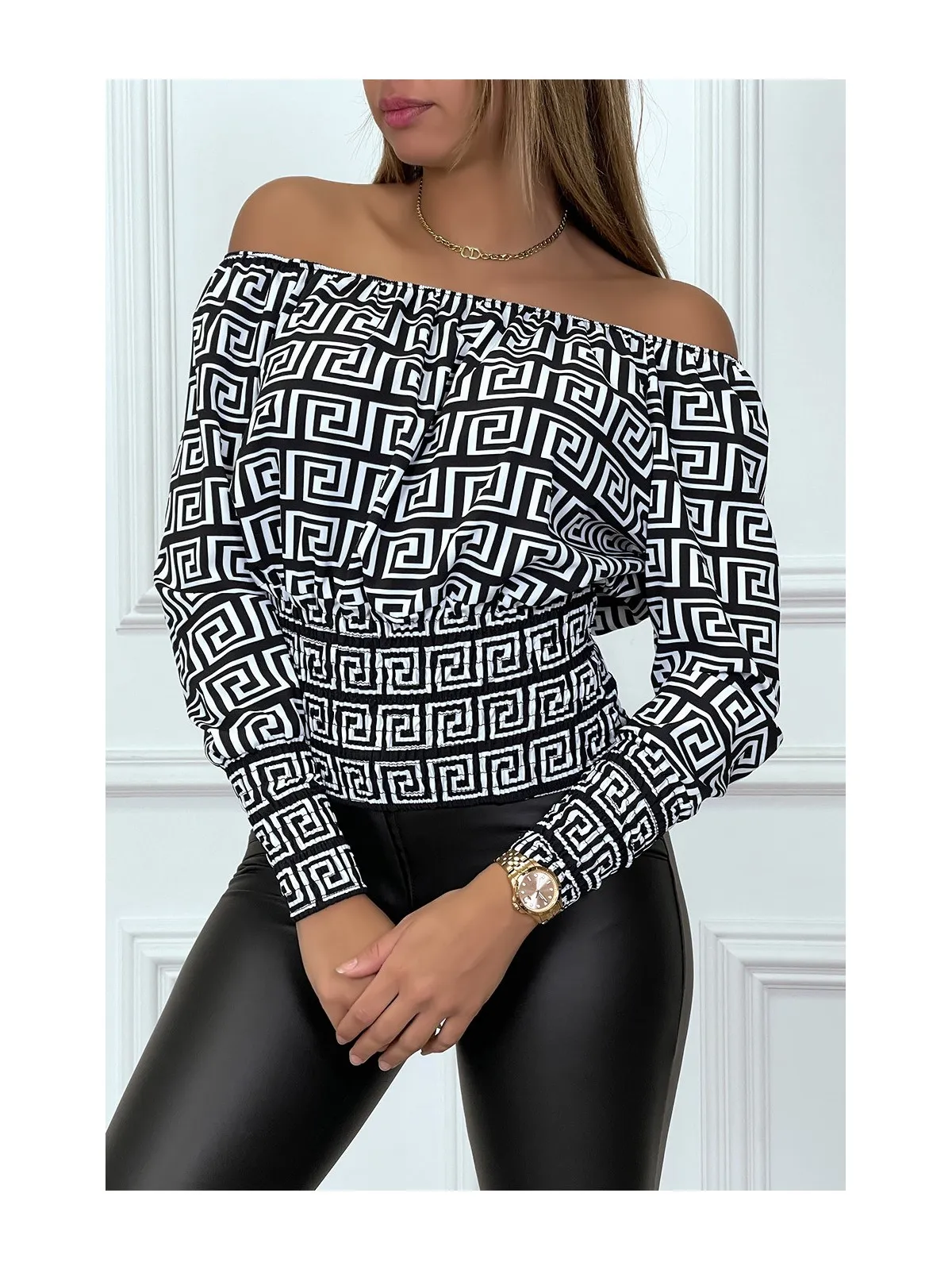 Blouse noire à motif blanc à col bardot et froncé