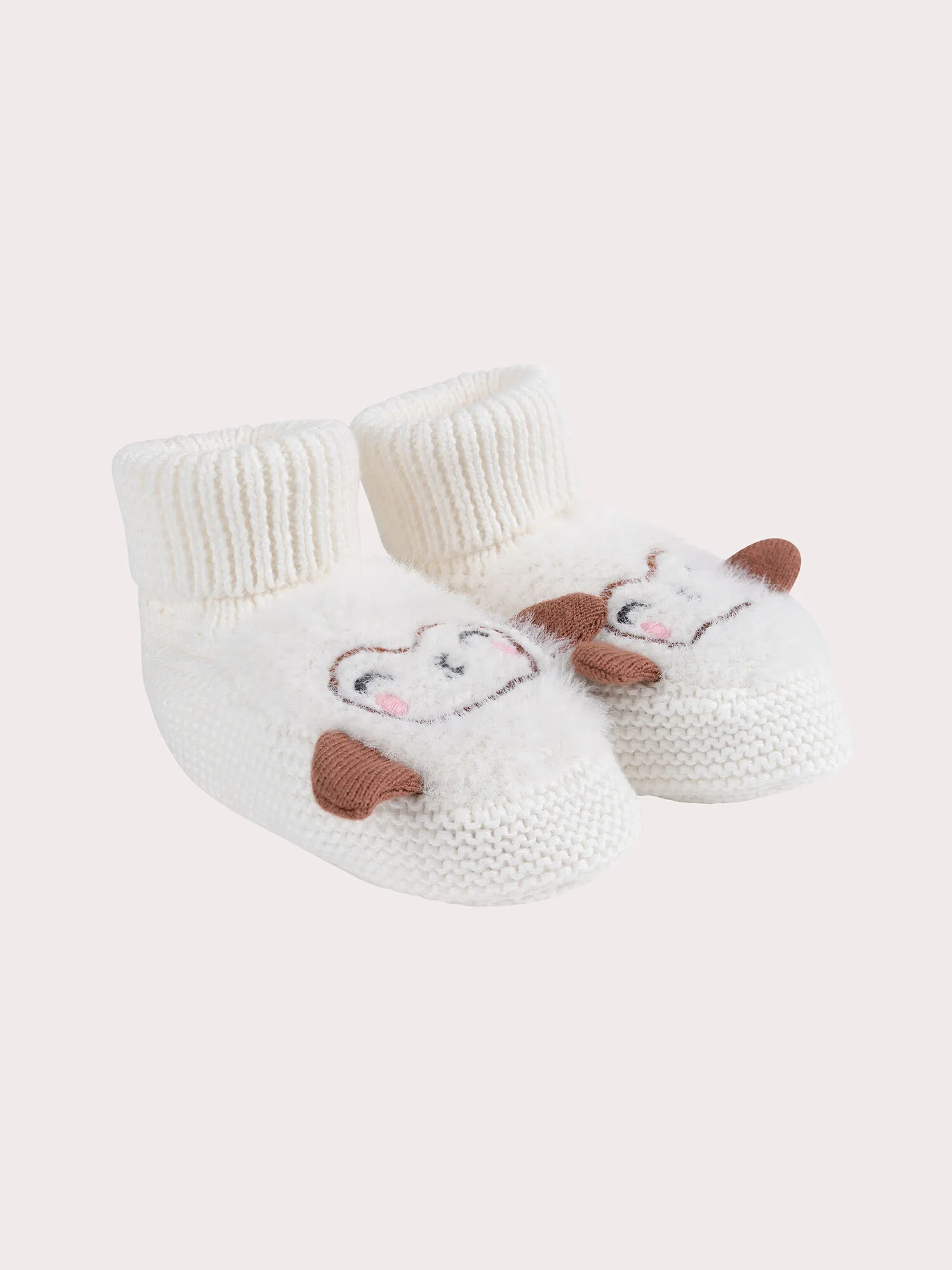 Chaussons naissance brodés en tricot