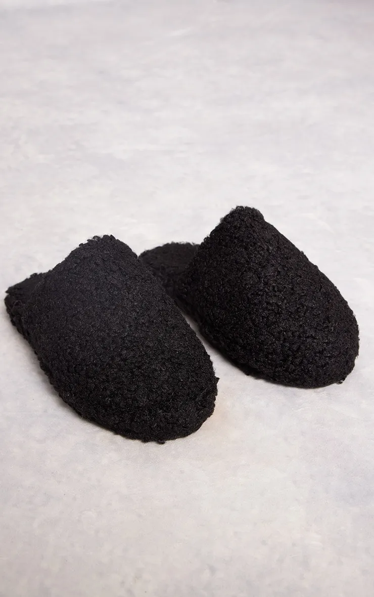 Chaussons noirs en imitation mouton