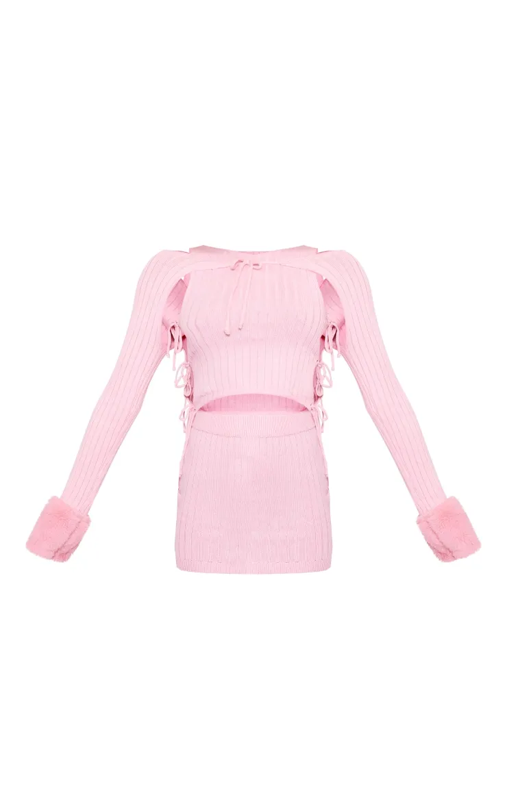 Ensemble en maille rose à crop top lacé sur les côtés et manches en fausse fourrure & mini jupe