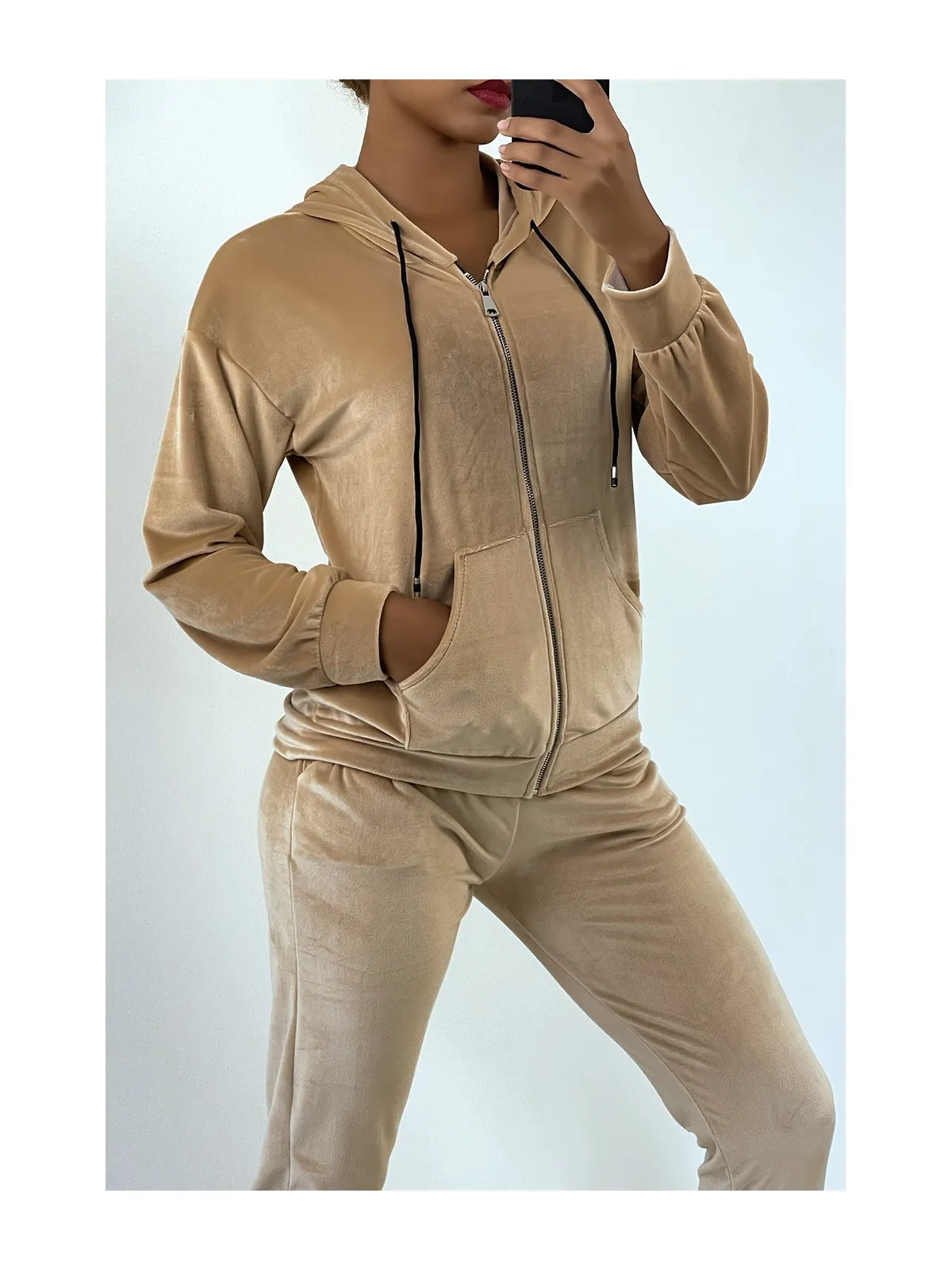 Ensemble jogging camel en peau de pêche avec poches et capuche