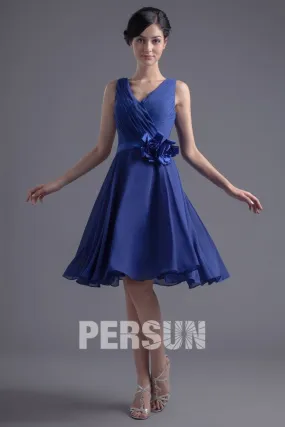 Femme robe bleu courte pour mariage décolletée en V plissée à ceinture ornée de fleur