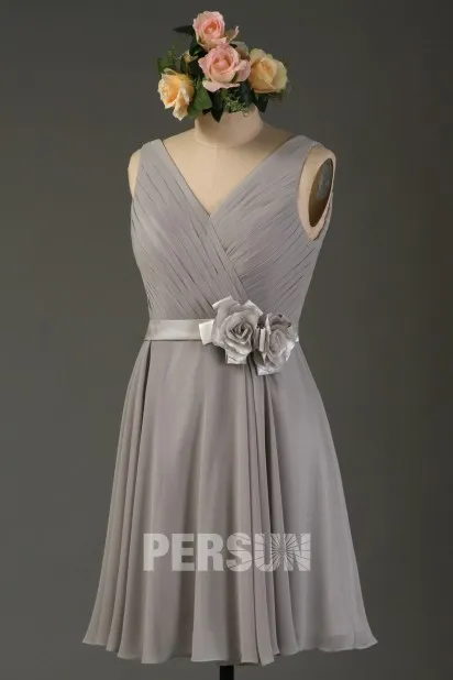 Femme robe bleu courte pour mariage décolletée en V plissée à ceinture ornée de fleur