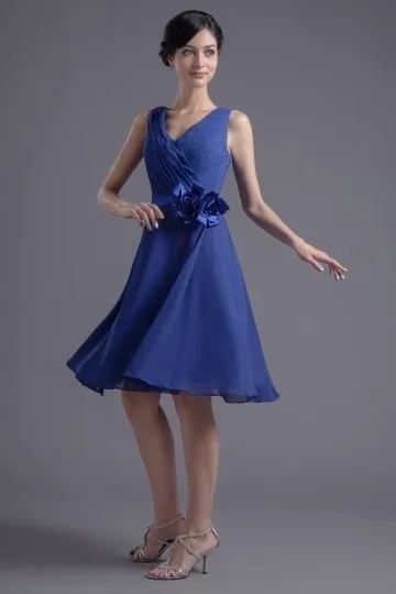 Femme robe bleu courte pour mariage décolletée en V plissée à ceinture ornée de fleur