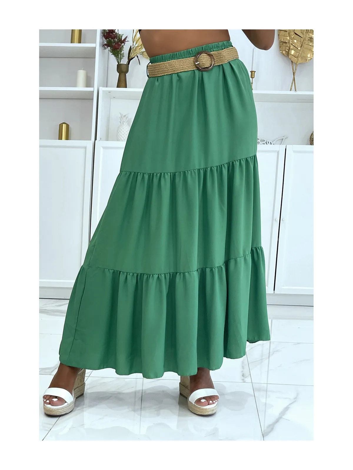 Longue jupe verte style bohème chic avec magnifique ceinture effet paille à fermoir rond