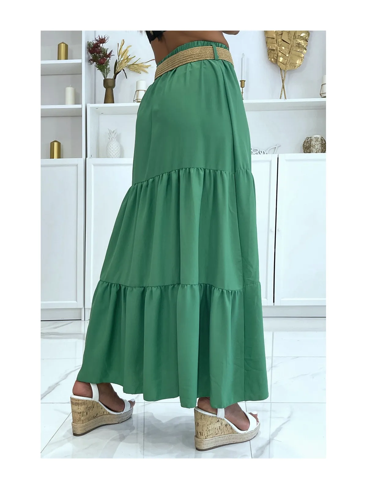 Longue jupe verte style bohème chic avec magnifique ceinture effet paille à fermoir rond