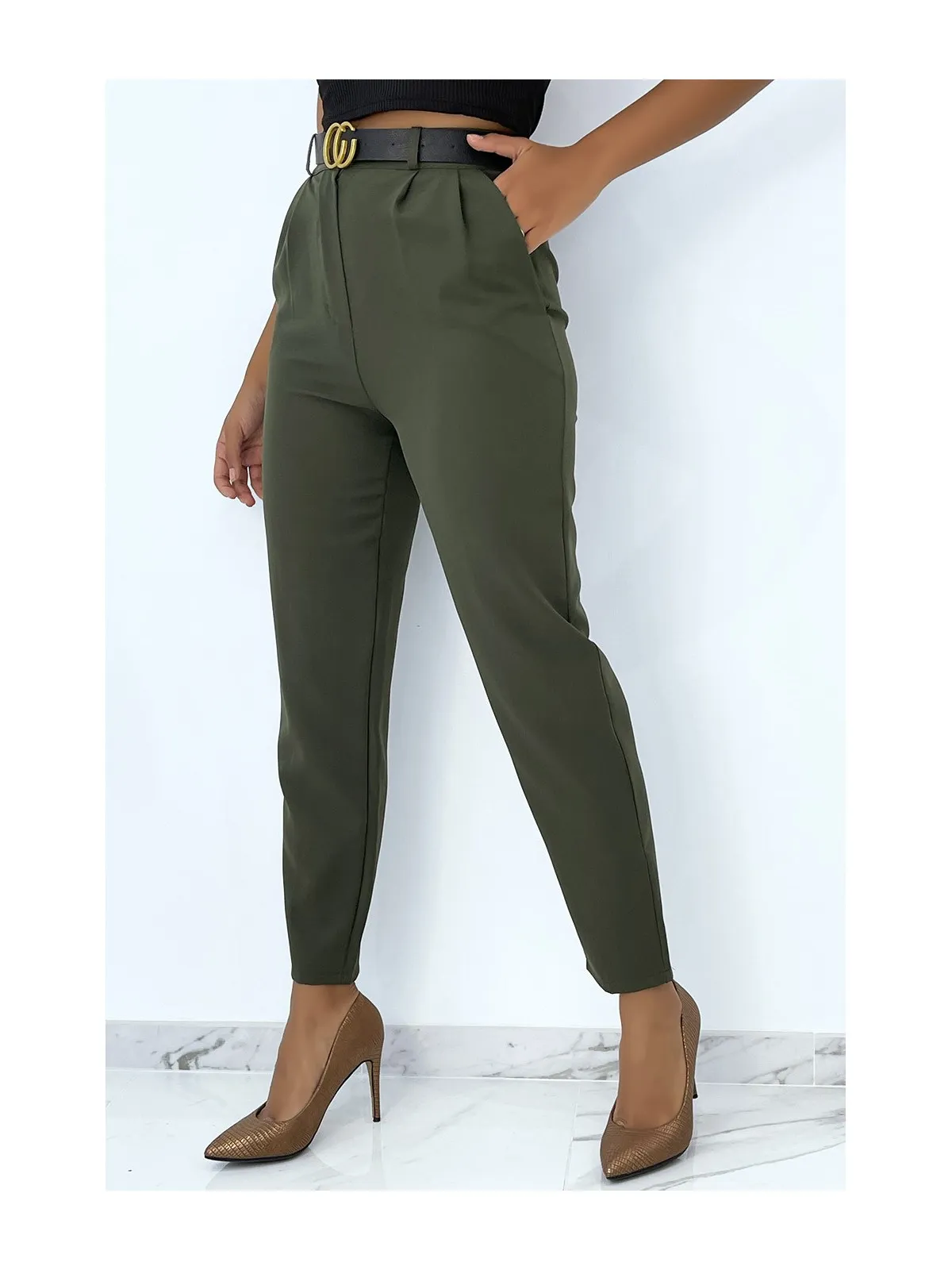 Pantalon cigarette kaki à pinces très chic avec ceinture luxe