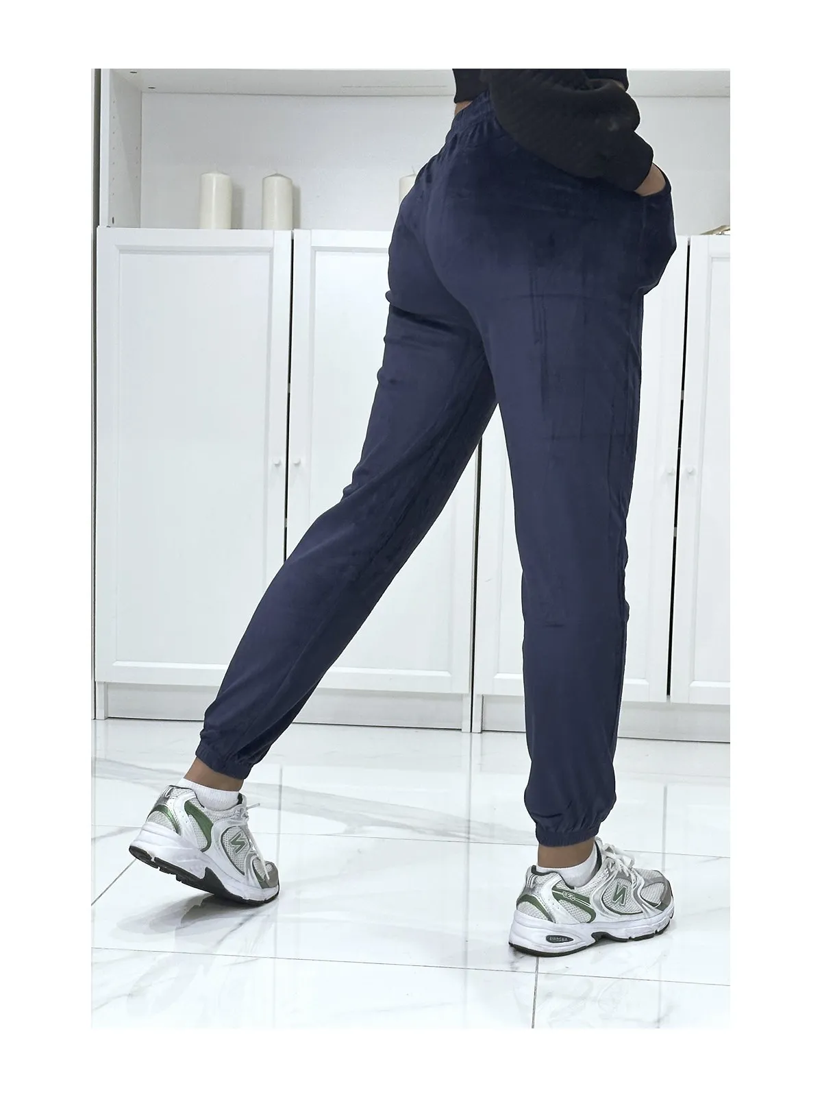 Pantalon jogging marine en peau de pêche avec poches 