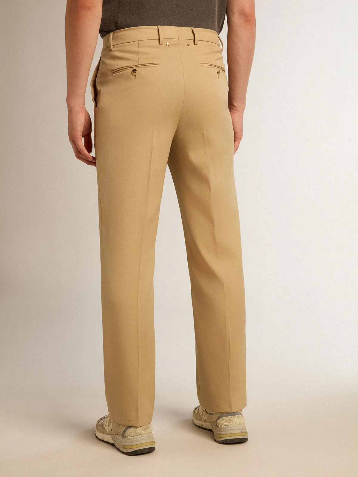 Pantalon pour homme en gabardine de laine couleur sable | Golden Goose