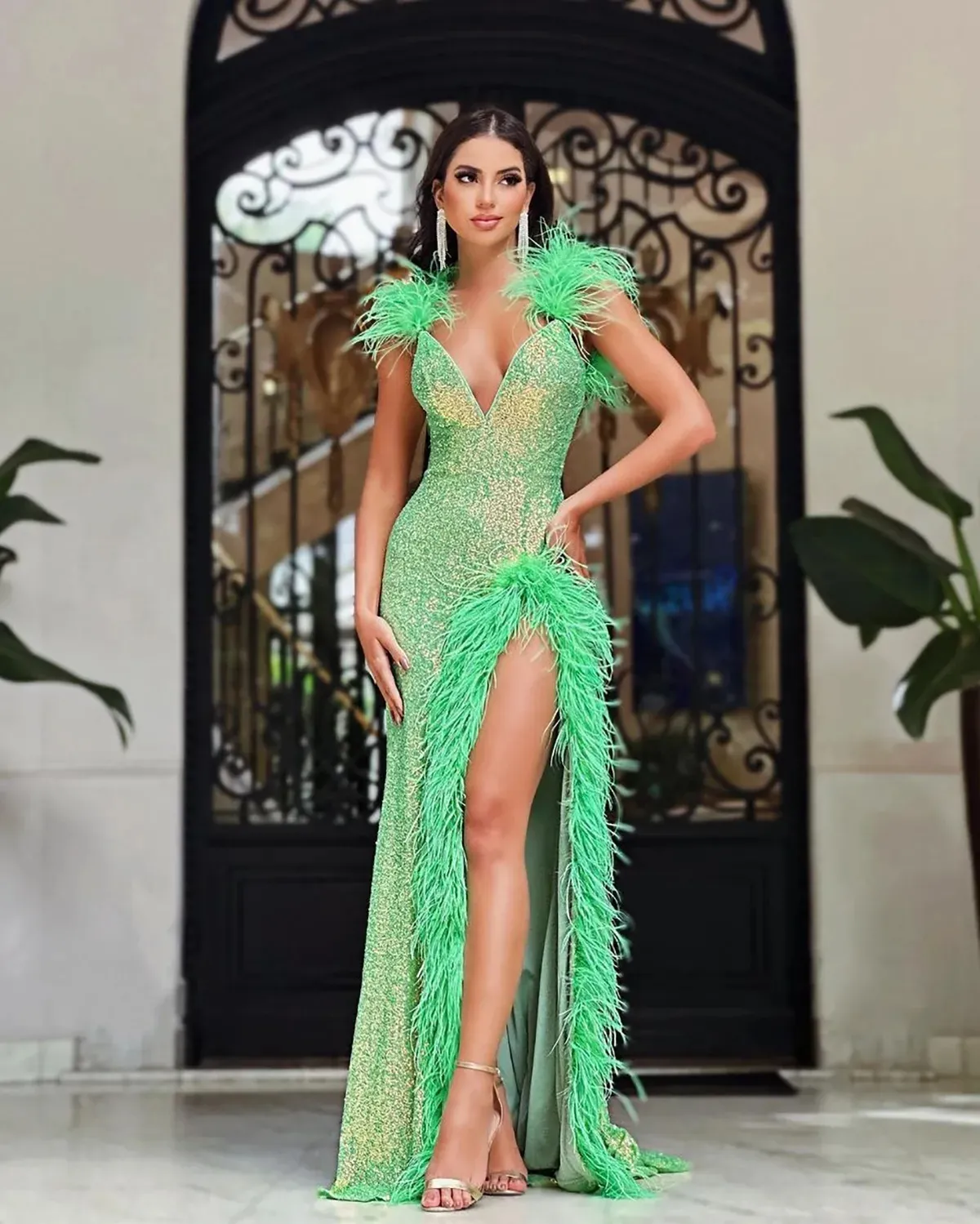 Sexy Col En V Sirène Robes De Bal Brillant Sans Manches Paillettes Dentelle Formelle Occasion Robe Plume Aso Ebi Robe De Soirée 