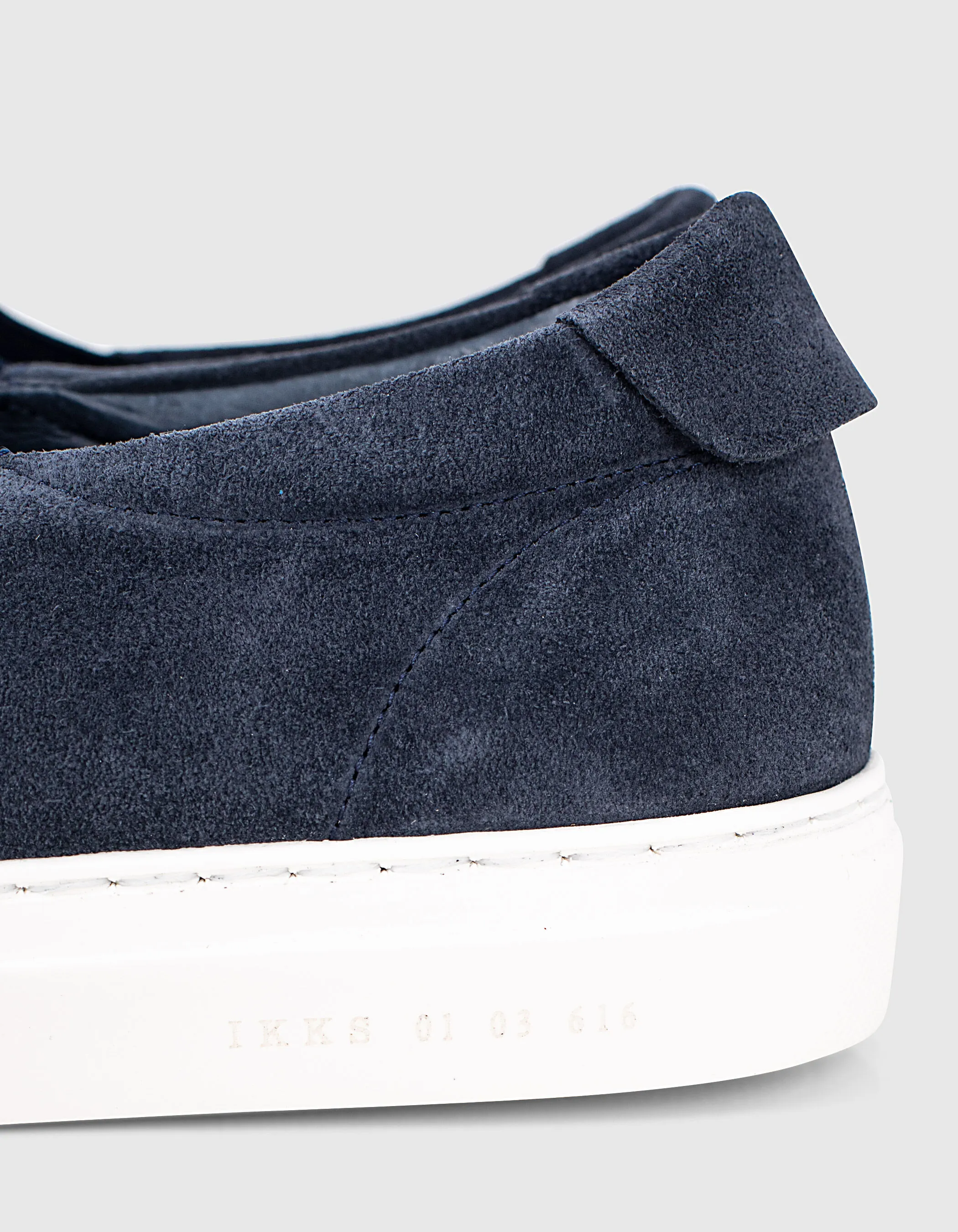 Slip-on marine en cuir velours embossé Homme