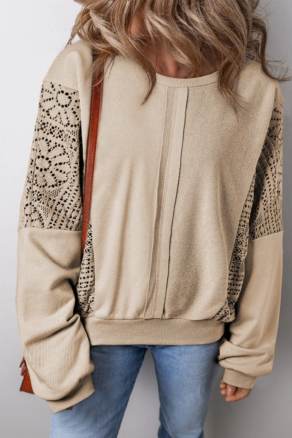 Sweat-shirt en tricot parchemin avec coutures apparentes *