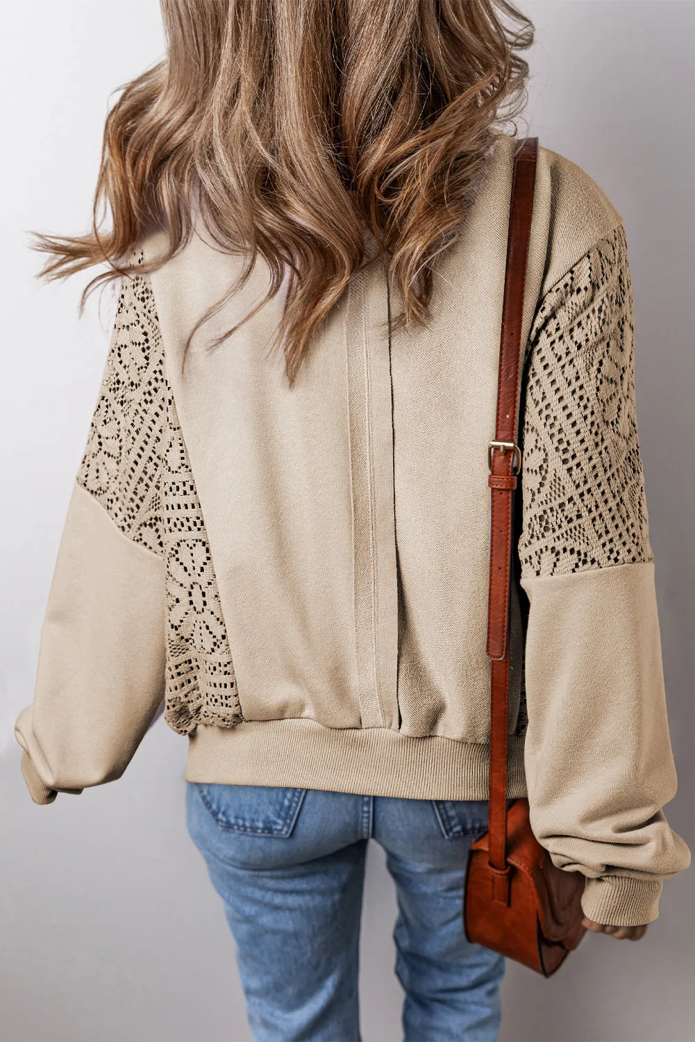 Sweat-shirt en tricot parchemin avec coutures apparentes *