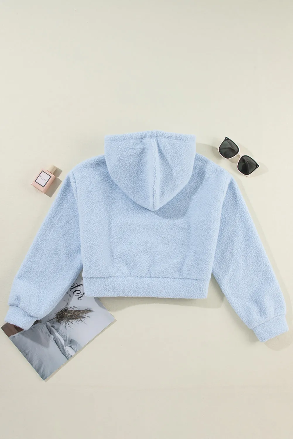 Sweat à capuche court zippé en sherpa Beau Blue