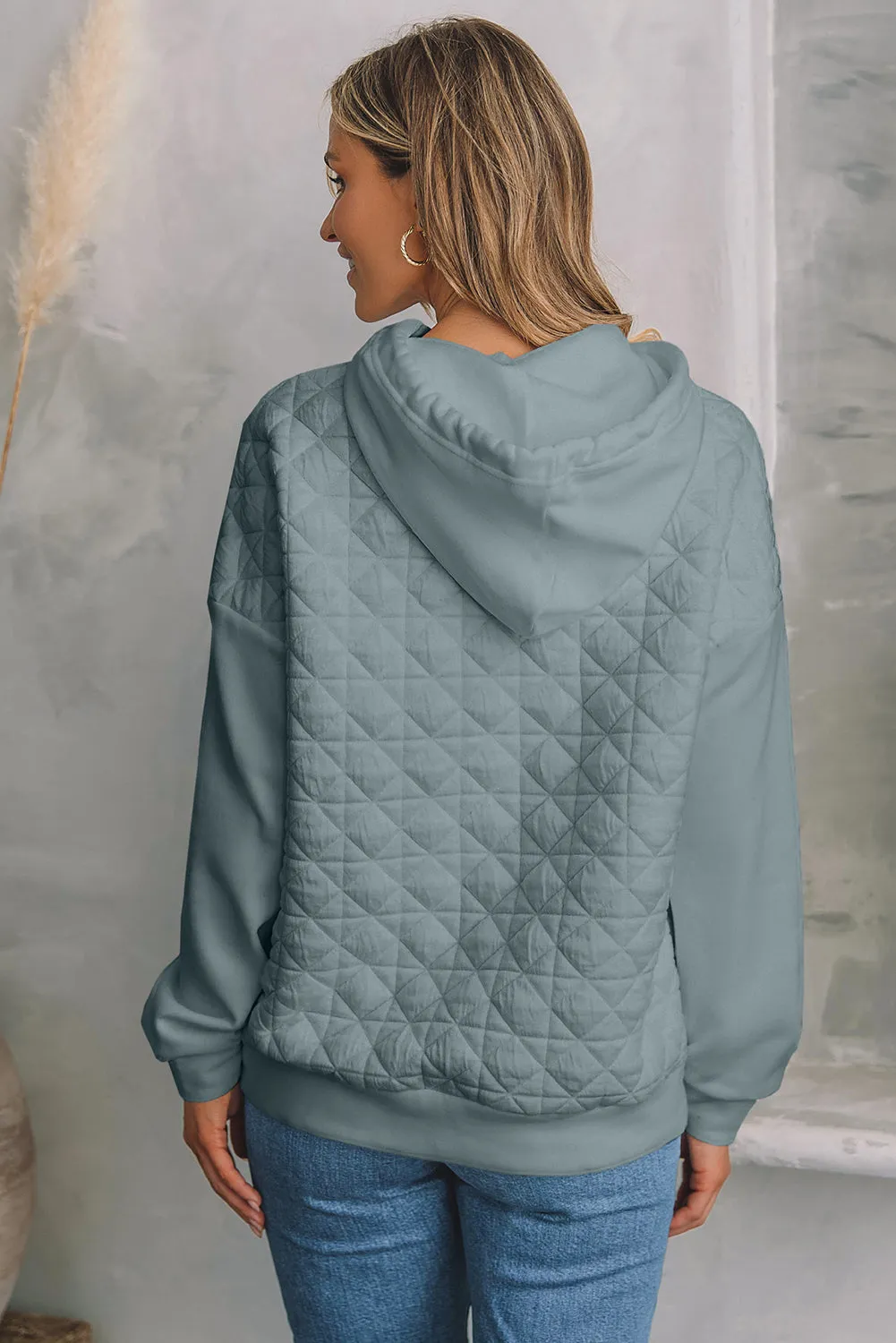 Sweat à capuche gris clair matelassé à épaules tombantes et poche kangourou en patchwork