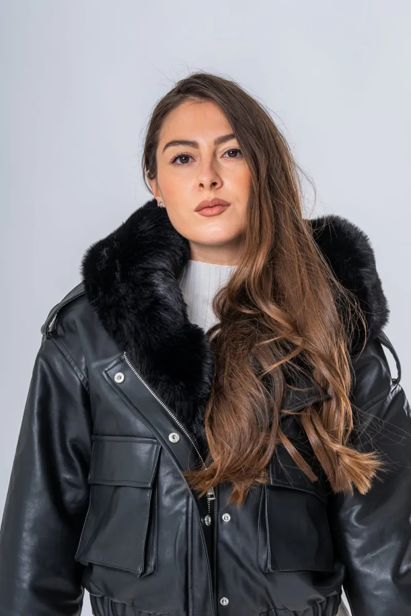 Veste courte simili cuir à capuche fausse fourrure noir