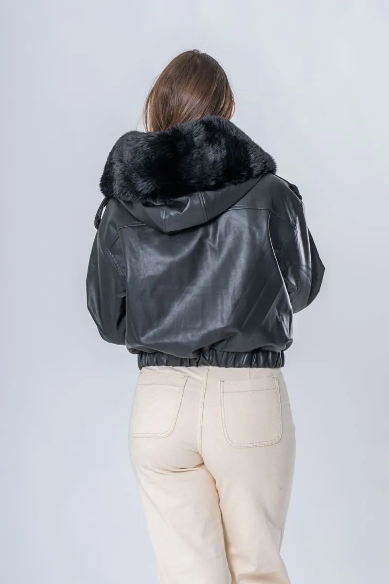 Veste courte simili cuir à capuche fausse fourrure noir